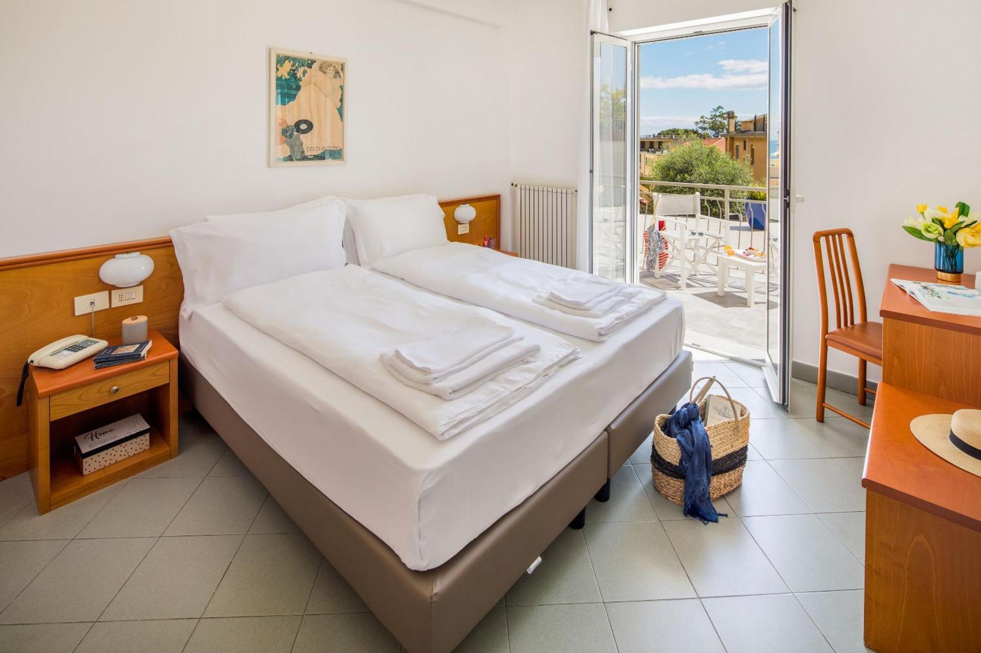 Hotel Tritone Laigueglia Exterior foto
